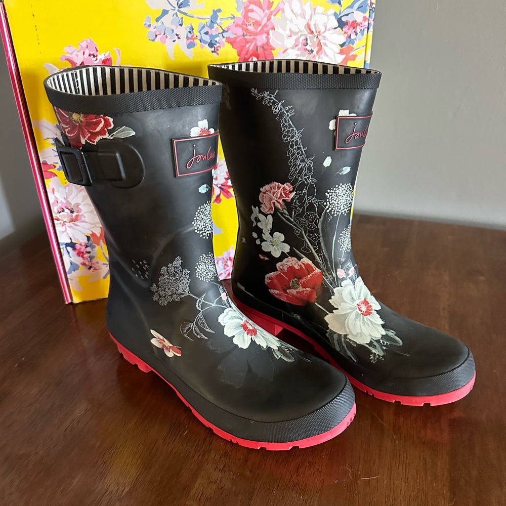 Joules Woman’s Molly Welly Mid Floral Rainboot Size 9